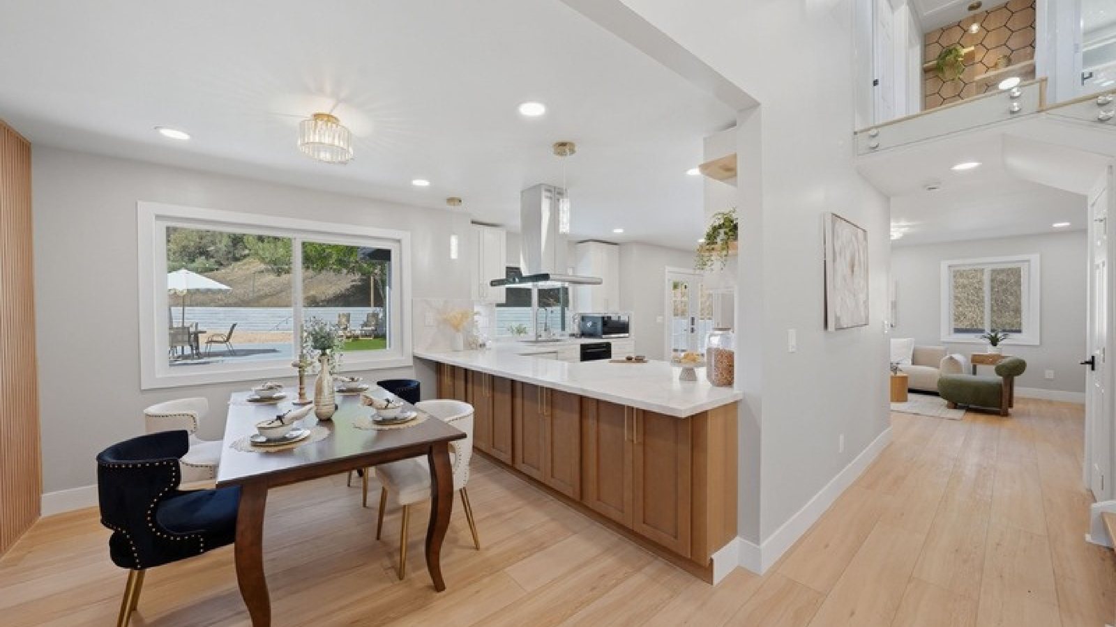Open-plan kitchen, dining & loft